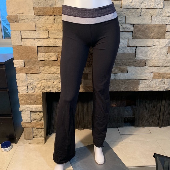 Lululemon Black and Grey Yoga Pants - Picture 4 of 8